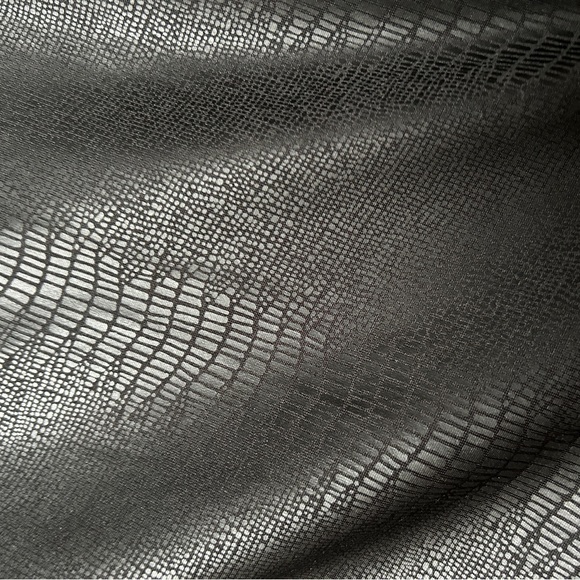 Calvin Klein black snakeskin print t-shirt in L - Picture 3 of 5